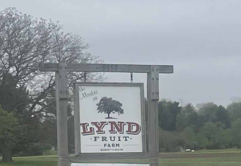 Lynd Fruit Farm sign Pataskala Ohio Morse Road